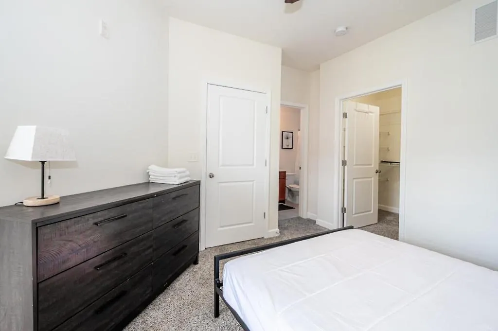 Viagem Airy 1Br With Balcony Gym And Parking Apartment Charlotte