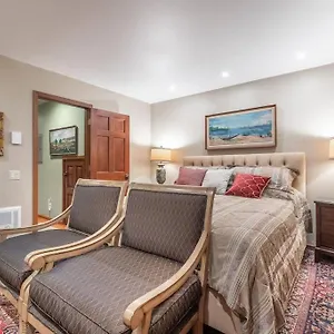 Townhouse Art Gallery In Mammoth's Location Apartment Mammoth Lakes